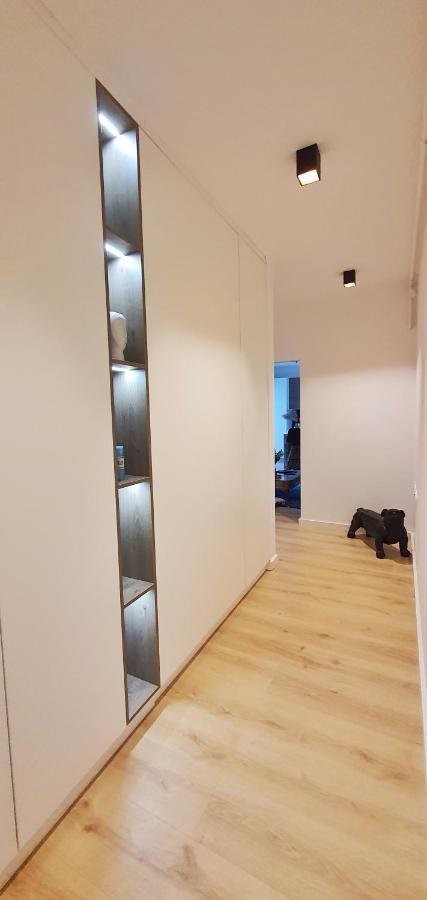 Charlotte Piata Unirii - Free Private Parking 2Bedrooms Apartment オラデア エクステリア 写真