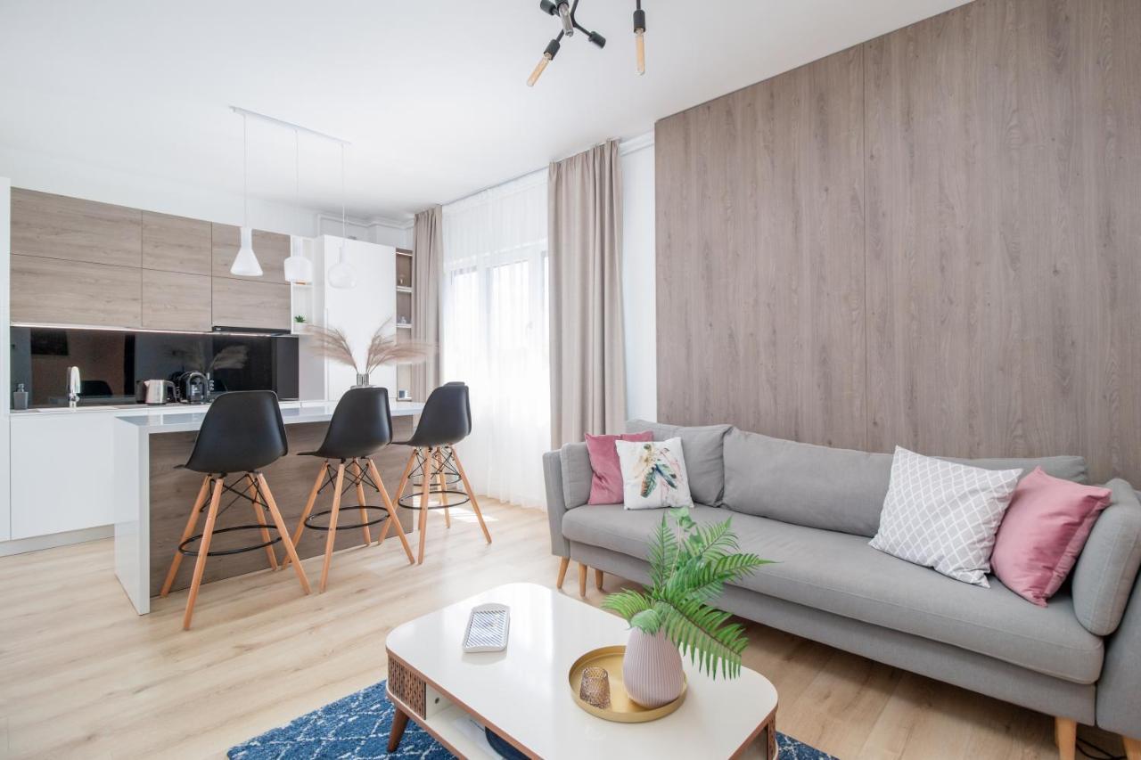 Charlotte Piata Unirii - Free Private Parking 2Bedrooms Apartment オラデア エクステリア 写真