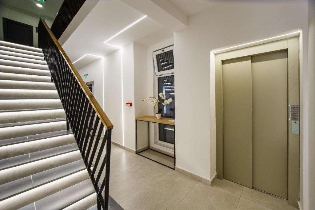 Charlotte Piata Unirii - Free Private Parking 2Bedrooms Apartment オラデア エクステリア 写真