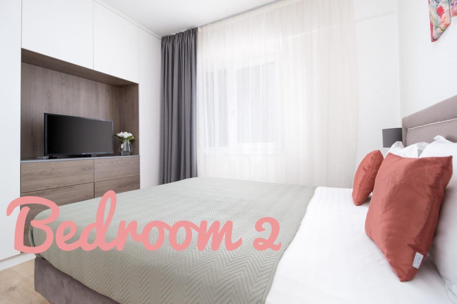 Charlotte Piata Unirii - Free Private Parking 2Bedrooms Apartment オラデア エクステリア 写真