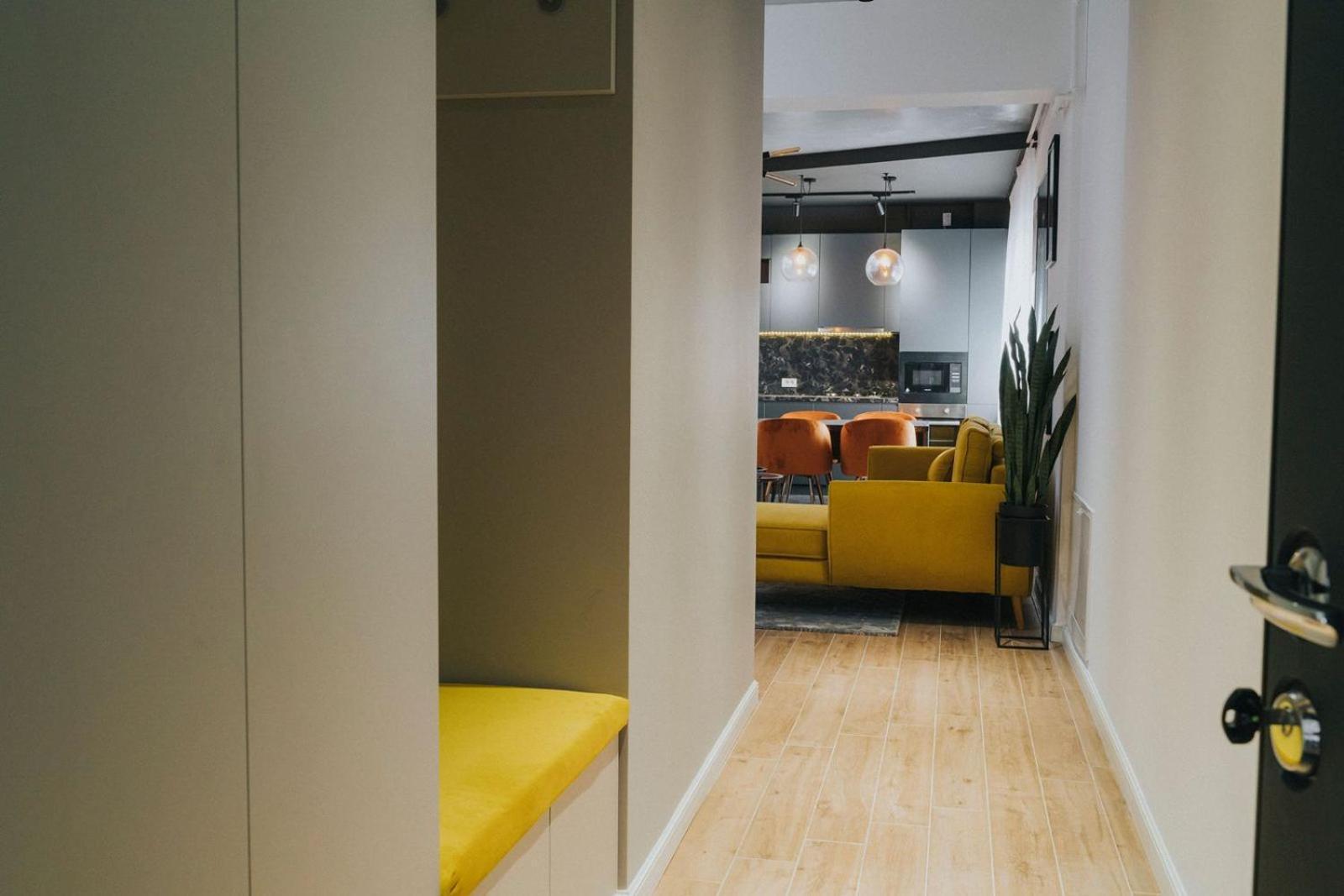 Charlotte Piata Unirii - Free Private Parking 2Bedrooms Apartment オラデア エクステリア 写真