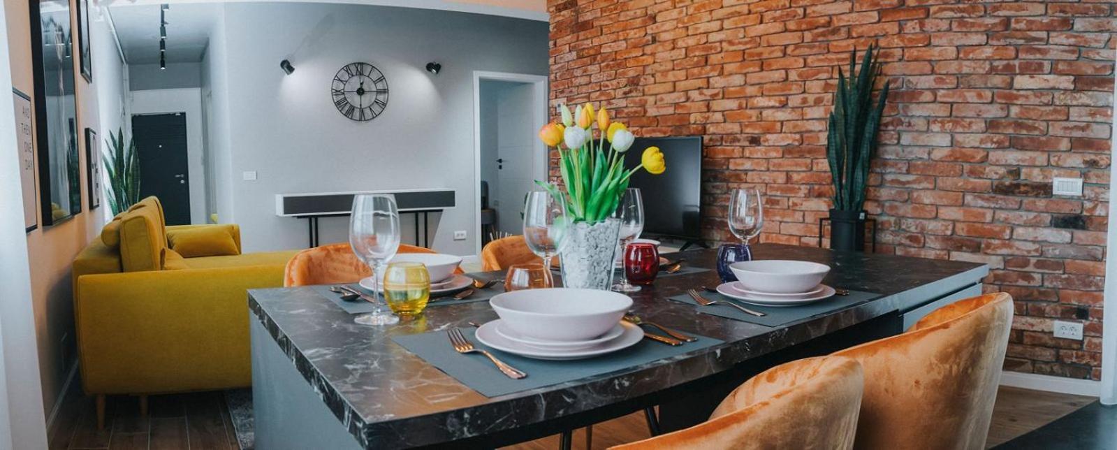 Charlotte Piata Unirii - Free Private Parking 2Bedrooms Apartment オラデア エクステリア 写真