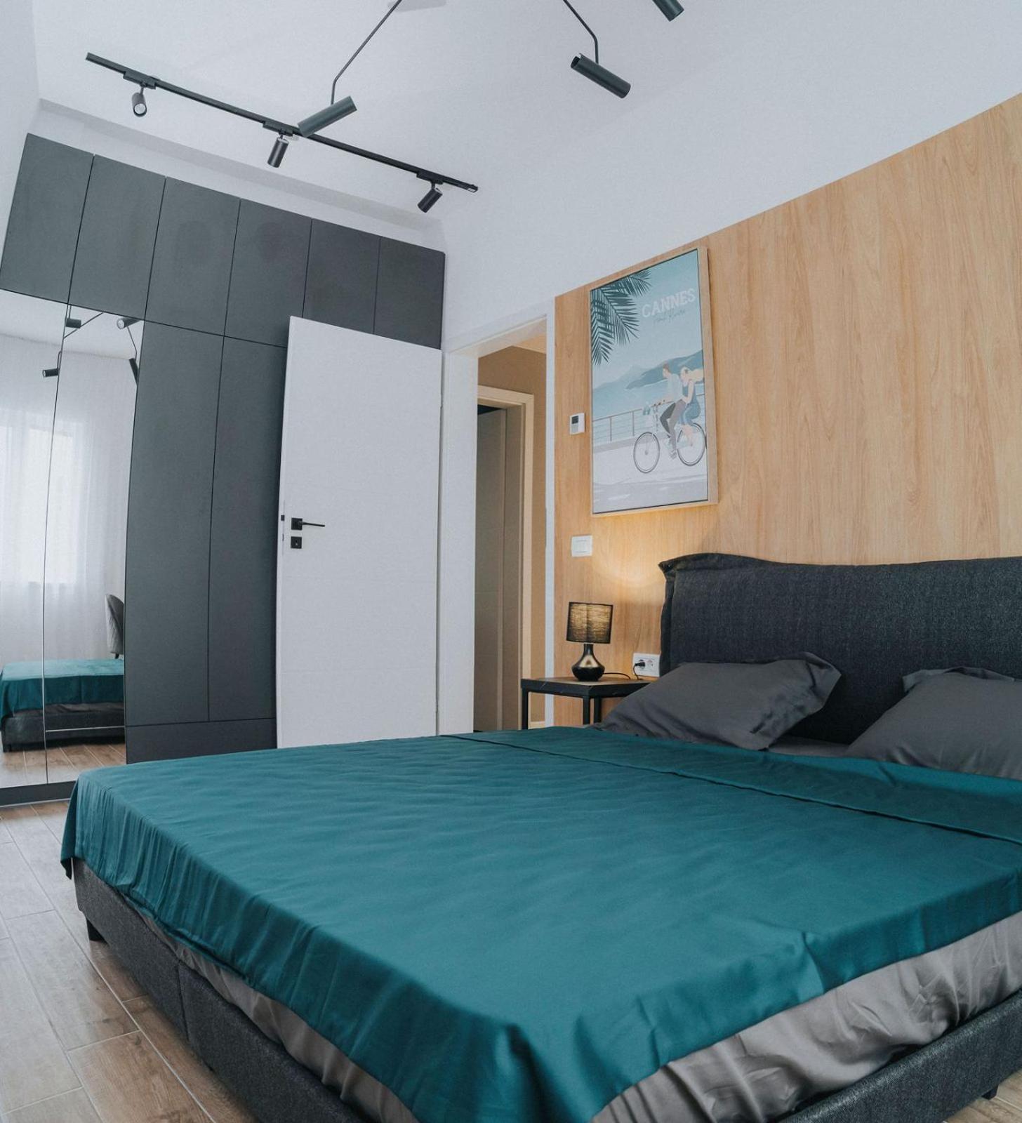 Charlotte Piata Unirii - Free Private Parking 2Bedrooms Apartment オラデア エクステリア 写真