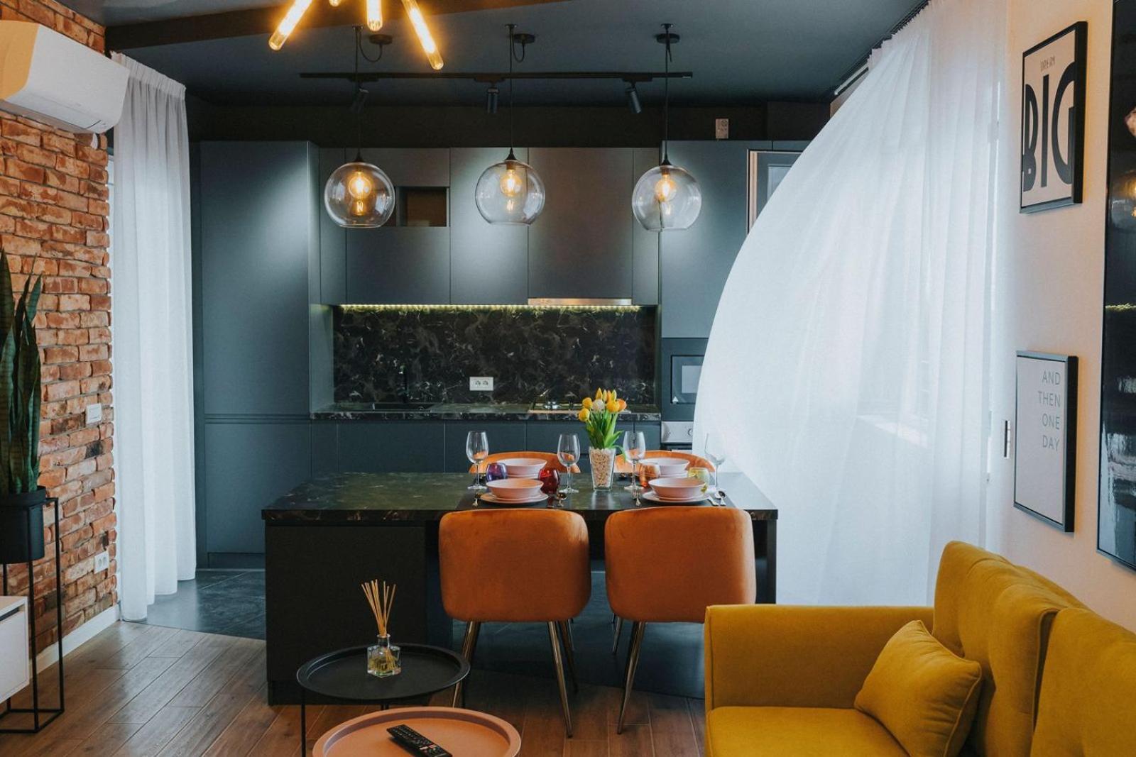 Charlotte Piata Unirii - Free Private Parking 2Bedrooms Apartment オラデア エクステリア 写真
